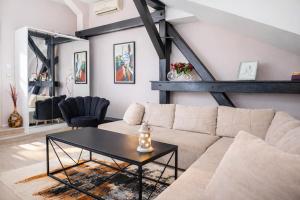 He-Ra Apartments with Free Parking
