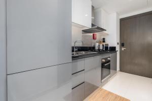 Boutique Apartment Canal Views - Downtown