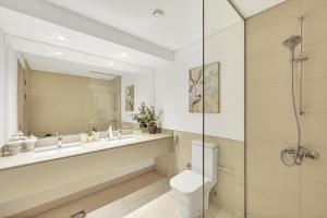 DVH Luxe 2BR Yas Island Canal View Near Ferrari