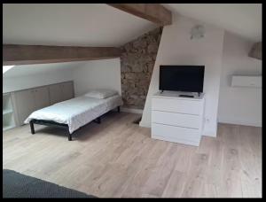 BudgetBnb sur la place de carqueiranne climatisé