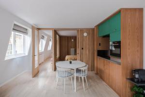 Luminous 1-Bed Soho Flat with AC by Carnaby Street