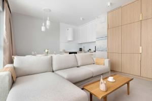 Modern Apartment Near the Sea with Parking & Air Conditioning by Noclegi Renters