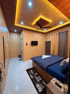 Amans Peak & Plate- Near Jw Marriott Mussorie