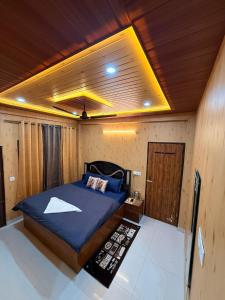 Amans Peak & Plate- Near Jw Marriott Mussorie