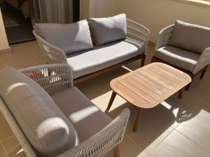 Cyan Lagoon-front Shared Pool & Evening Sunsets