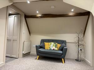 4-Bed Cottage at Famous Tuckers Grave Inn Sleeps 8