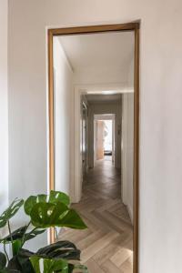 Seascape loft - Cool loft apartment with street parking, close to town and amenities - corporate stays welcome