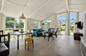 Cosy Holiday Home Near Beach And Play