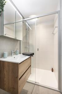 Central Alpine Stay - Modern & Free Parking