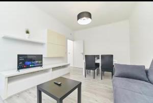 Metro Roma Home