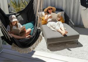 Villa Luna Mare Ferienhaus mit Terrasse & Poolnähe, direkt am Meer