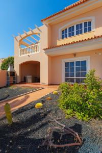 Ares Home Villa Privada con Jardín, Piscina y Golf