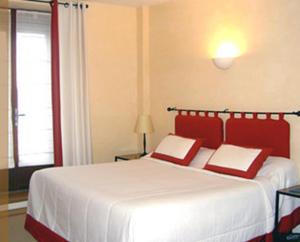 Hotels Hotel des Pyrenees : photos des chambres