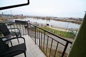 FLH - Binder Lake View with AC