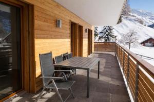 Modern chalet apartment with Eiger view
