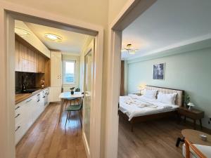 Q Deluxe Collection - Palas Commercial Center