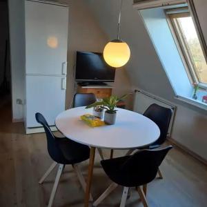Cozy & Spacious Rooms for 4 Single Beds