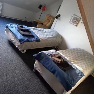 Cozy & Spacious Rooms for 4 Single Beds