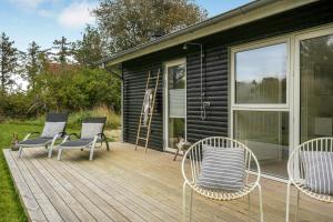 Nordisk Bjælkehus Mellem Hav Og Fjord