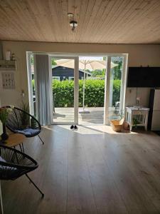 Lovely Newer Holiday Home Near Beautiful Beach