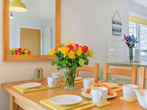 5 Bed in Bridport oc-83584