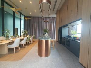 1 point 5 BR Heated Jacuzzi Infinity Pool Kitchen 10 min to BTS Phaya Thai no noise pollution