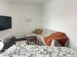 Brabank Riverside Premium Suites & Free Parking by Downtown Apartments