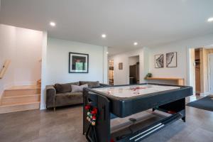 New Construction - Spa & Pool Table - Le Foresti