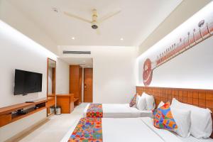 Oriva Tulips Inn and Suites - Nr Majestic