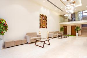 Oriva Tulips Inn and Suites - Nr Majestic