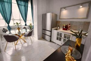 Madame Sofia Exclusive Collection Spanish Steps - HOME Apartment-Suites