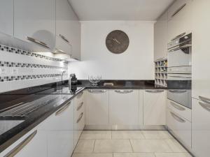 Appartement cosy avec terrasse, vue sur montagne, proche pistes - FR-1-808-15