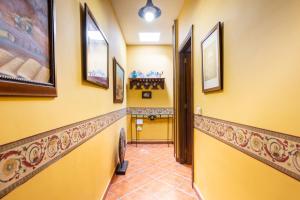 Home2Book Traditional Home with Terrace & Pool