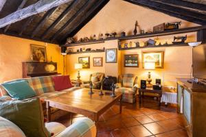 Home2Book Traditional Home with Terrace & Pool