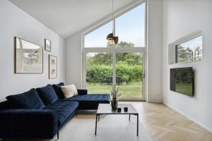 Modern Home Close To Hjelm Deep