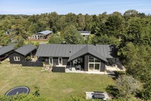 Modern Home Close To Hjelm Deep