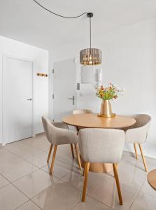 Casa Novi-In center, next to Playa del Cura | pool & garage