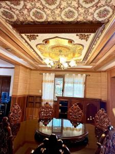 Transient Home Entire Floor for 12 PAX