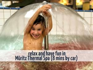 Wiesengeflüster S5 Gruppenhaus haustierfrei mit Aussicht, Wiese und Müritznähe