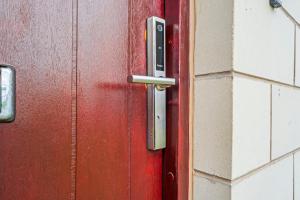 Modern 5 Bedroom Townhouse with Free Parking