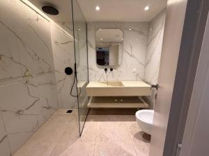 PortoFino Suites- Elegant Stay by BiNoBi!