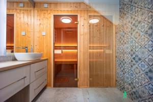 Flora i Sauna, Black Hill, MyWeek