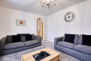 Westhoughton 3 Bedroom House - Free Parking