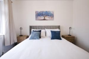 Westhoughton 3 Bedroom House - Free Parking