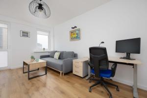 Stylish Apartment in the Center of Warsaw for 4 Guests by Noclegi Renters