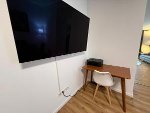 NEU - APARTMENT FOR 6 IN HAGEN- DIRECT PARKING! A45 - A1 - A46 Richtung Dortmund Netflix - WIFI, Fully-Automatic-COFFEMASHINE, KITCHEN, NETFLIX, DISNEY
