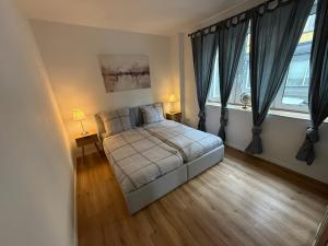 NEU - APARTMENT FOR 6 IN HAGEN- DIRECT PARKING! A45 - A1 - A46 Richtung Dortmund Netflix - WIFI, Fully-Automatic-COFFEMASHINE, KITCHEN, NETFLIX, DISNEY