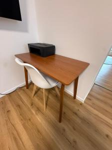 NEU - APARTMENT FOR 6 IN HAGEN- DIRECT PARKING! A45 - A1 - A46 Richtung Dortmund Netflix - WIFI, Fully-Automatic-COFFEMASHINE, KITCHEN, NETFLIX, DISNEY