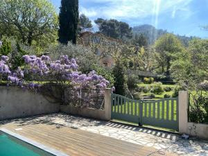 Le Cyprès La Parette Typical Provençal space