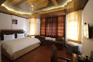 Royal Palace Resort Bhagsunag - Family & Couple Friendly Hotel in McLeod Ganj #RoyalPalaceResortBhagsunag #RoyalPalaceResort #BhagsunagHotel #HotelInMcLeodGanj #FamilyFriendlyHotel #CoupleFriendlyHotel #HotelNearBhagsuWaterfall #DharamshalaHotels #Hi